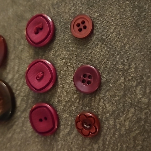 3/$30 Vintage Red Mother of Pearl and Acrylic Buttons - Picture 4 of 6